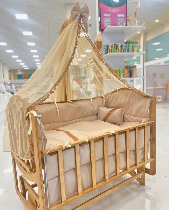 تخت کنار مادر مدل پتروس (مناسب از بدو تولد تا حدود ۵ سالگی کودک) ابعاد تخت ۷۰ * ۱۲۰ با قابلیت تنظیم ارتفاع و شیب آنتی رفلاکس و حالت ننو